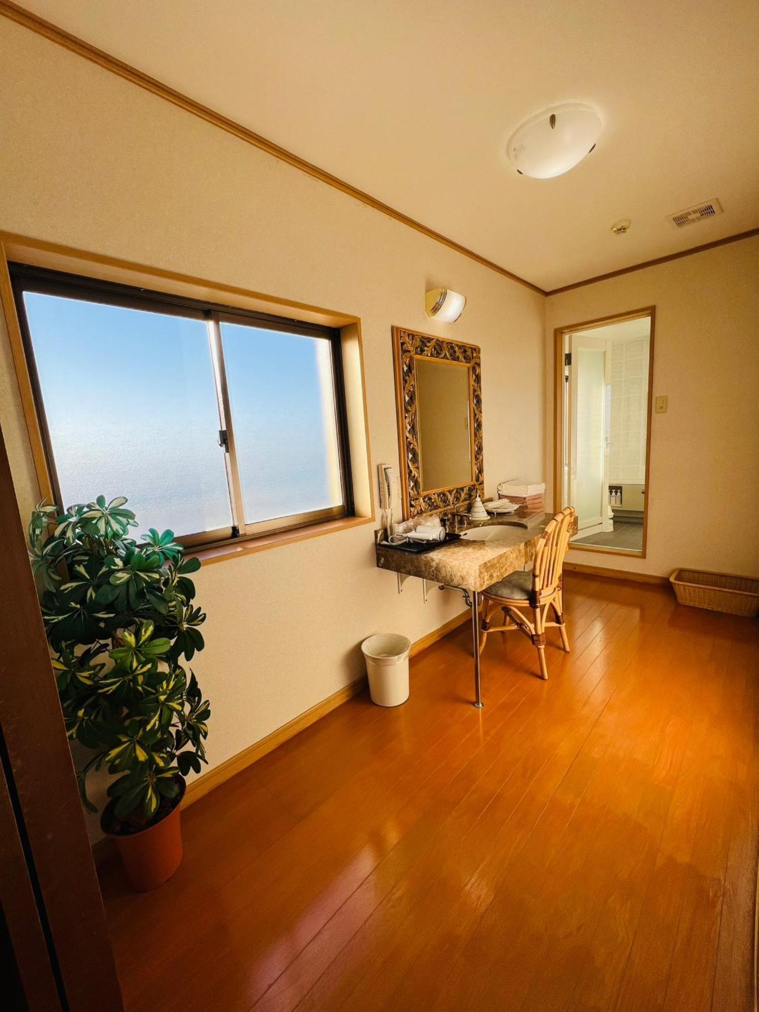 Shirahama Onsen Kisyu Hanto Rum bild
